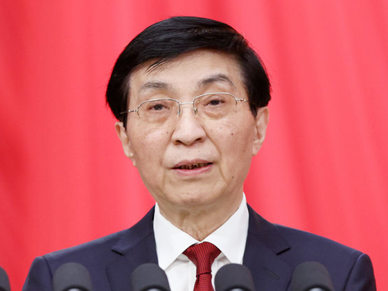 （現場實錄）王滬寧代表政協第十四屆全國委員會常務委員會作工作報告