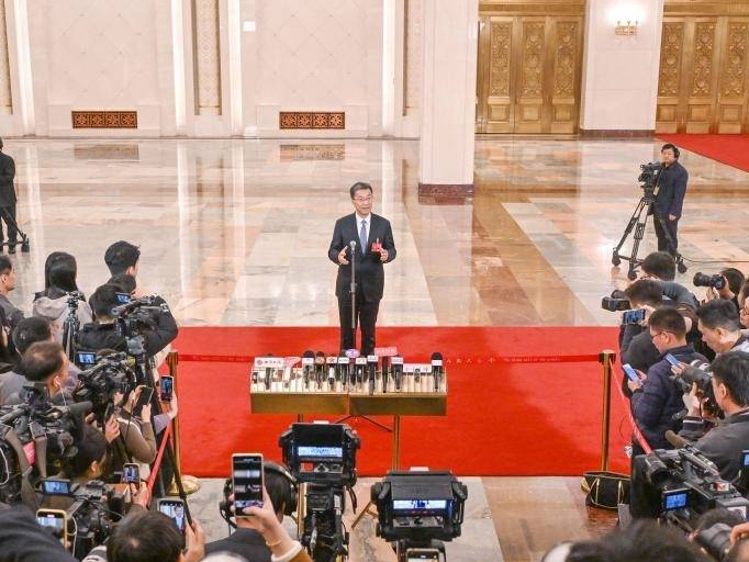 兩會現場速遞丨優化高等教育布局 推進義務教育優質均衡——教育部部長懷進鵬“部長通道”回應教育熱點