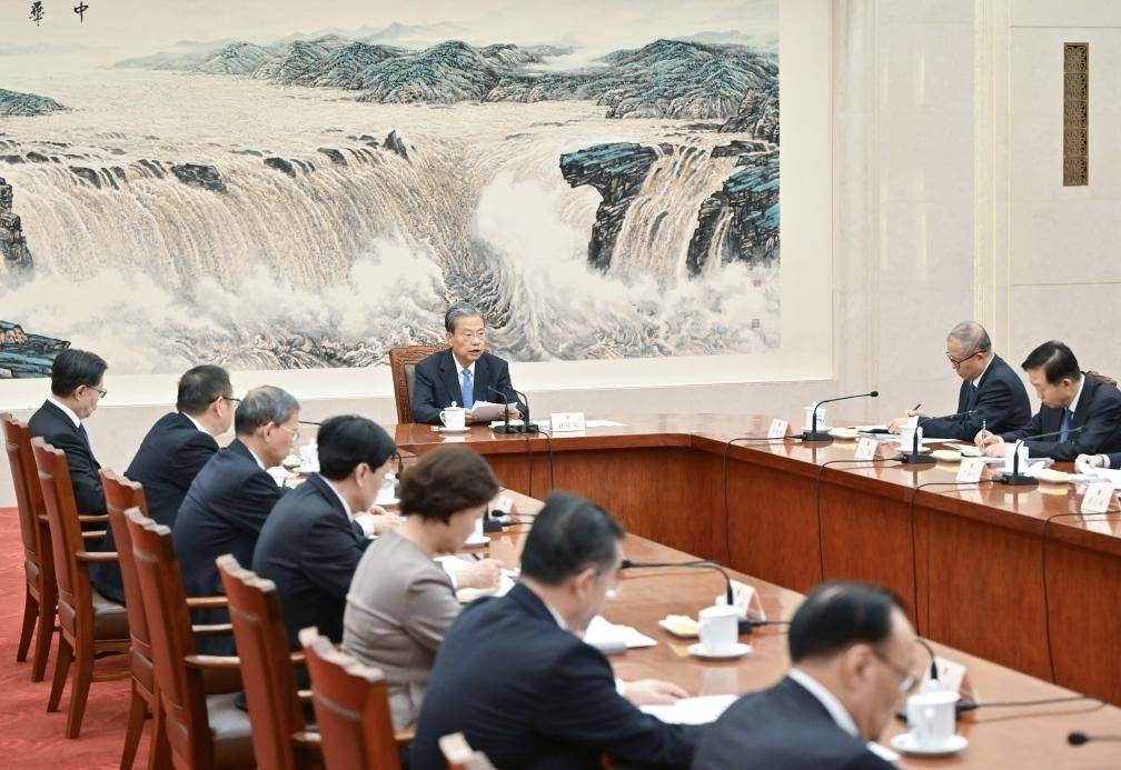 兩會受權發布丨十四屆全國人大三次會議主席團常務主席第一次會議舉行 趙樂際主持