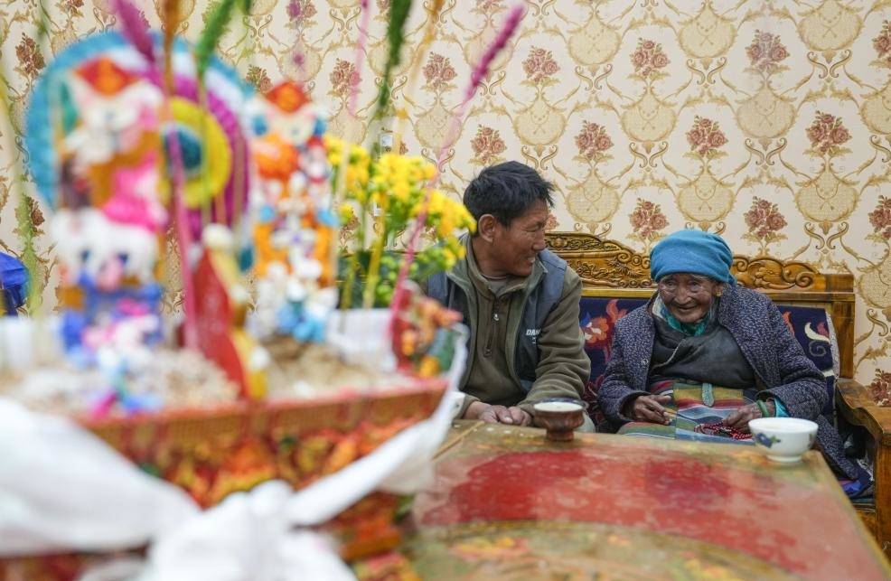 InXizang | Yudron: Former serf witnesses Xizang's development, enjoys a flourishing life with families