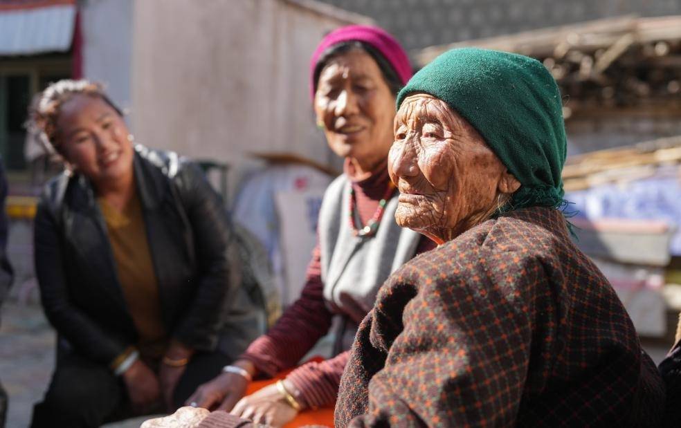 InXizang | Monlam Sangmo: Daughter of former serf witnesses a tremendous change of life