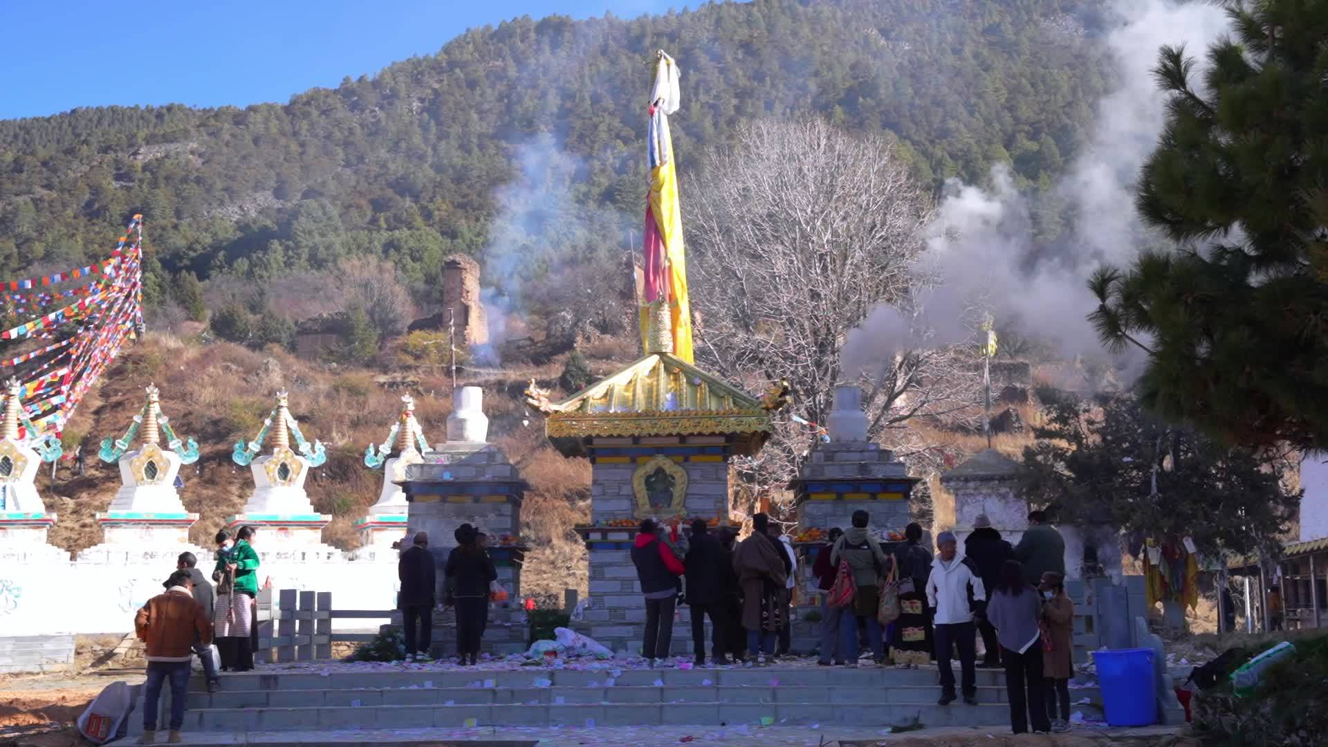 Believers burn aromatic plants to pray for auspiciousness in Waerzhai Monastery in Muli Tibetan Autonomous County, Liangshan, Sichuan