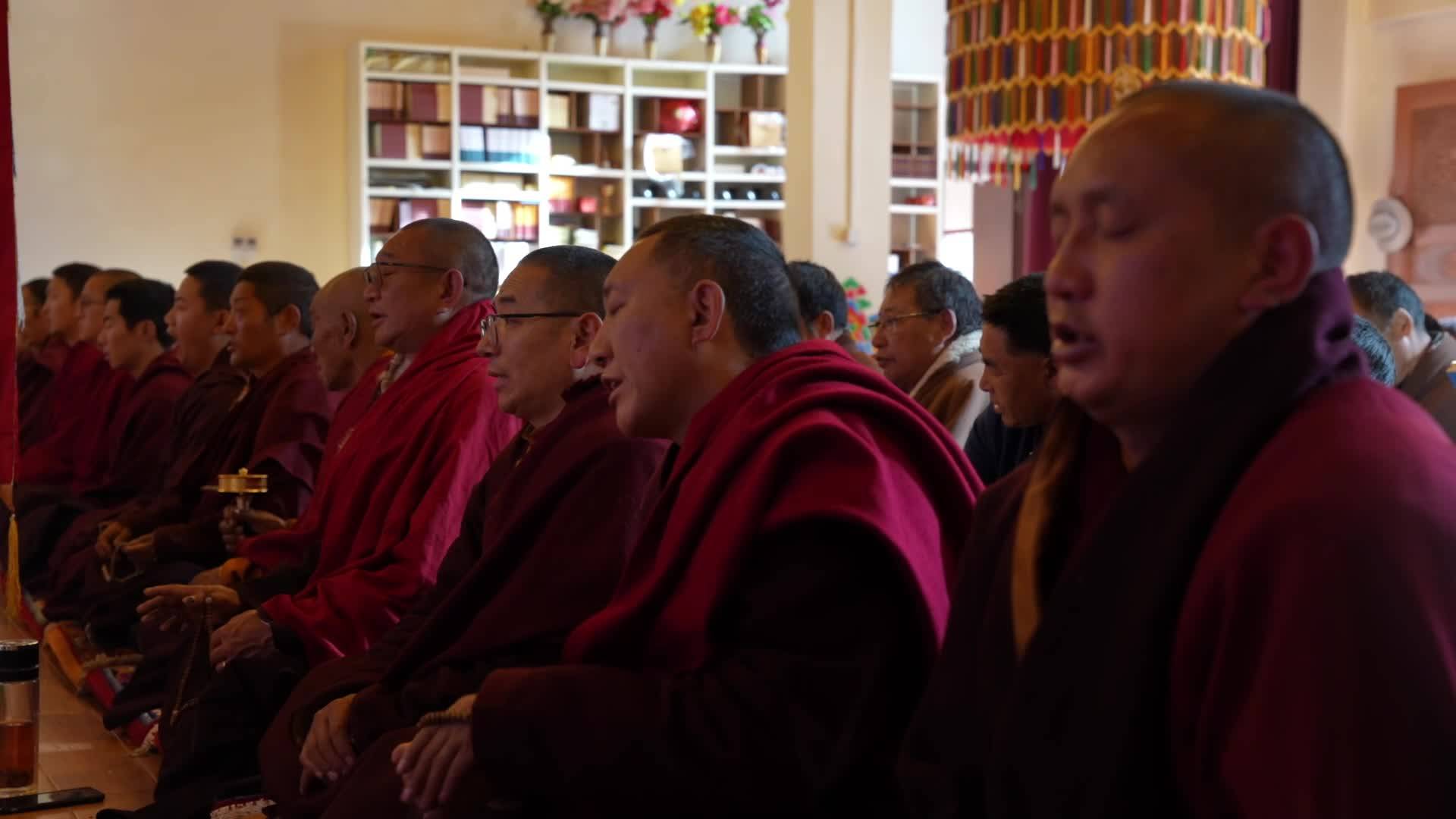 The tulku of Yidong Monastery of Zamtang County, Aba leads the sutra chanting