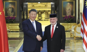习近平会见马来西亚最高元首易卜拉欣