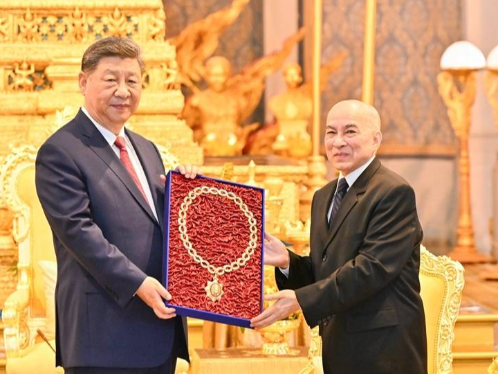 习近平会见柬埔寨国王西哈莫尼