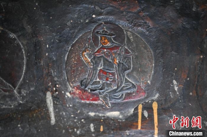 འདམ་གཞུང་རྫོང་ཀོང་ཐང་ཤང་གྲོང་དཀར་གྲོང་ཚོའི་ཁང་དམར་དགོན་གྱི་མ་ཎི་ལྷ་ཁང་།