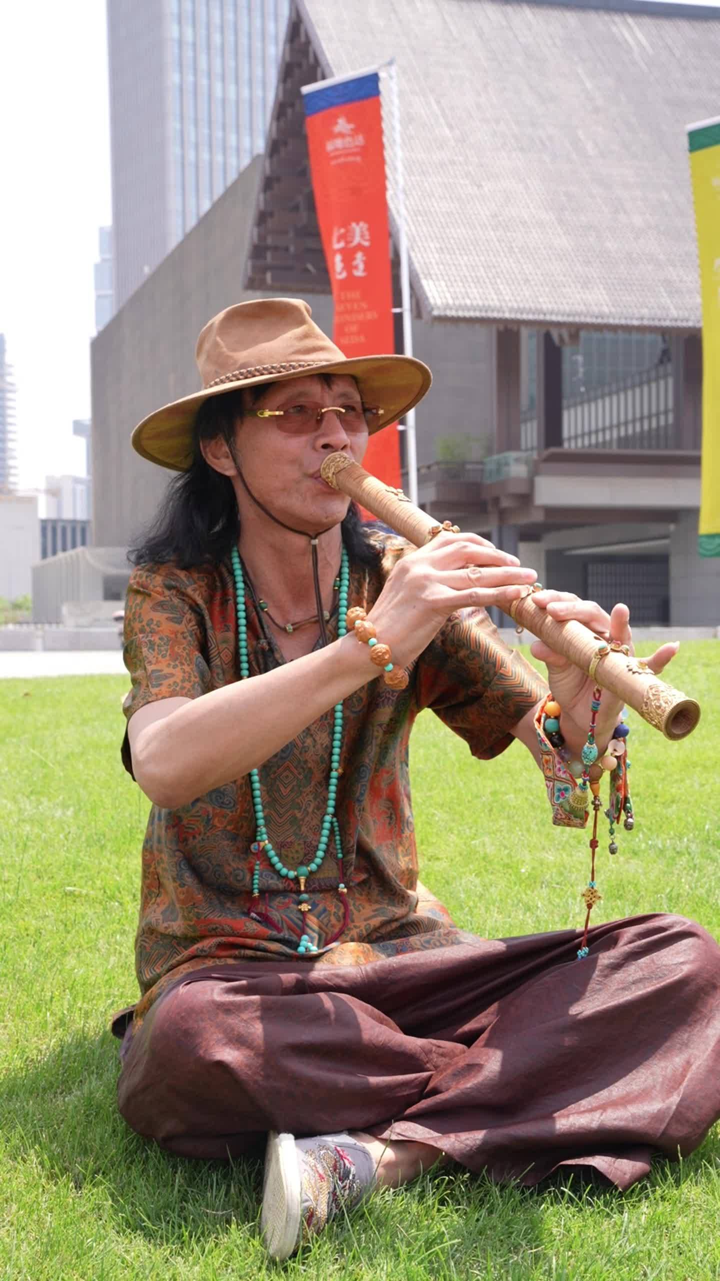 Click the video and listen to the natural sound of Himalayan clarionet