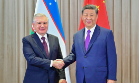 习近平会见乌兹别克斯坦总统米尔济约耶夫