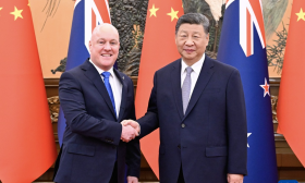 习近平会见新西兰总理拉克森