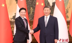 习近平会见新加坡总理黄循财