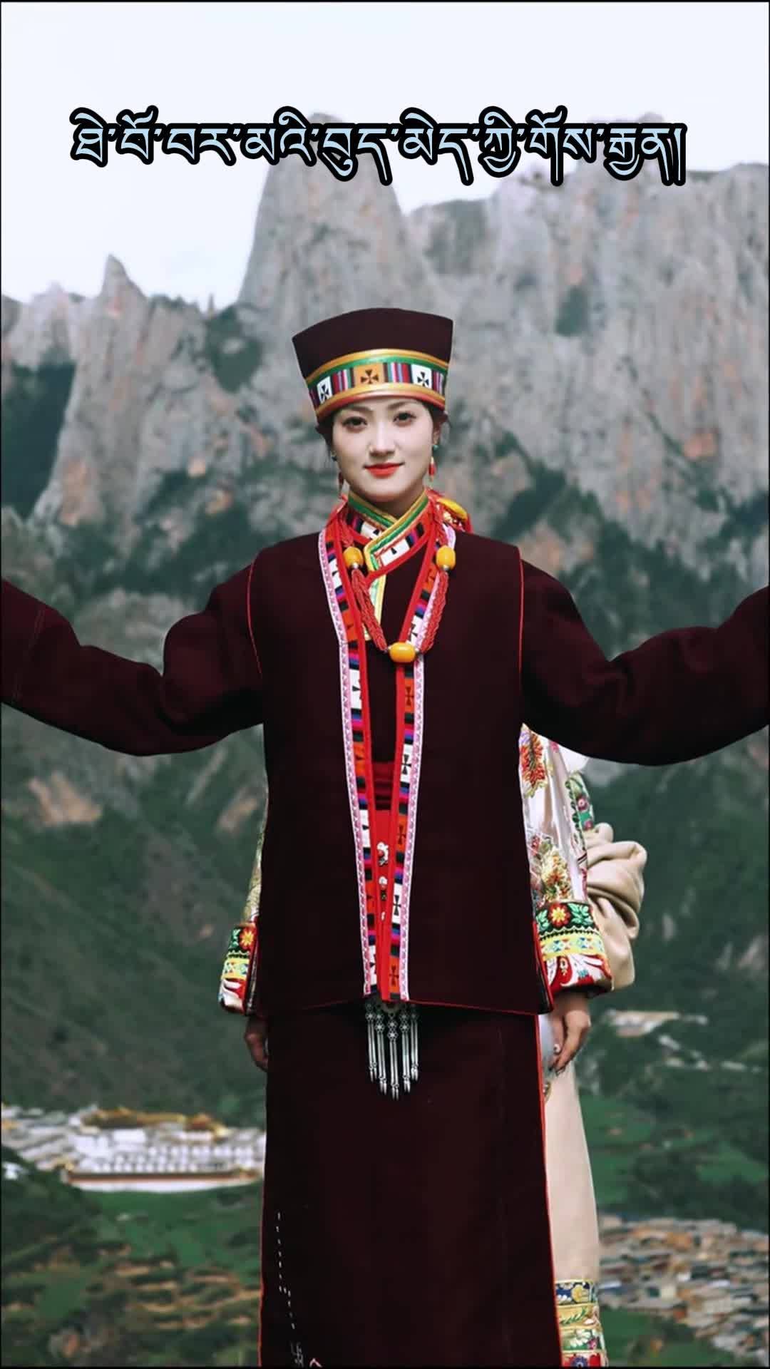 Click on the video to see the traditional women's costumes of Tewo County in Gannan