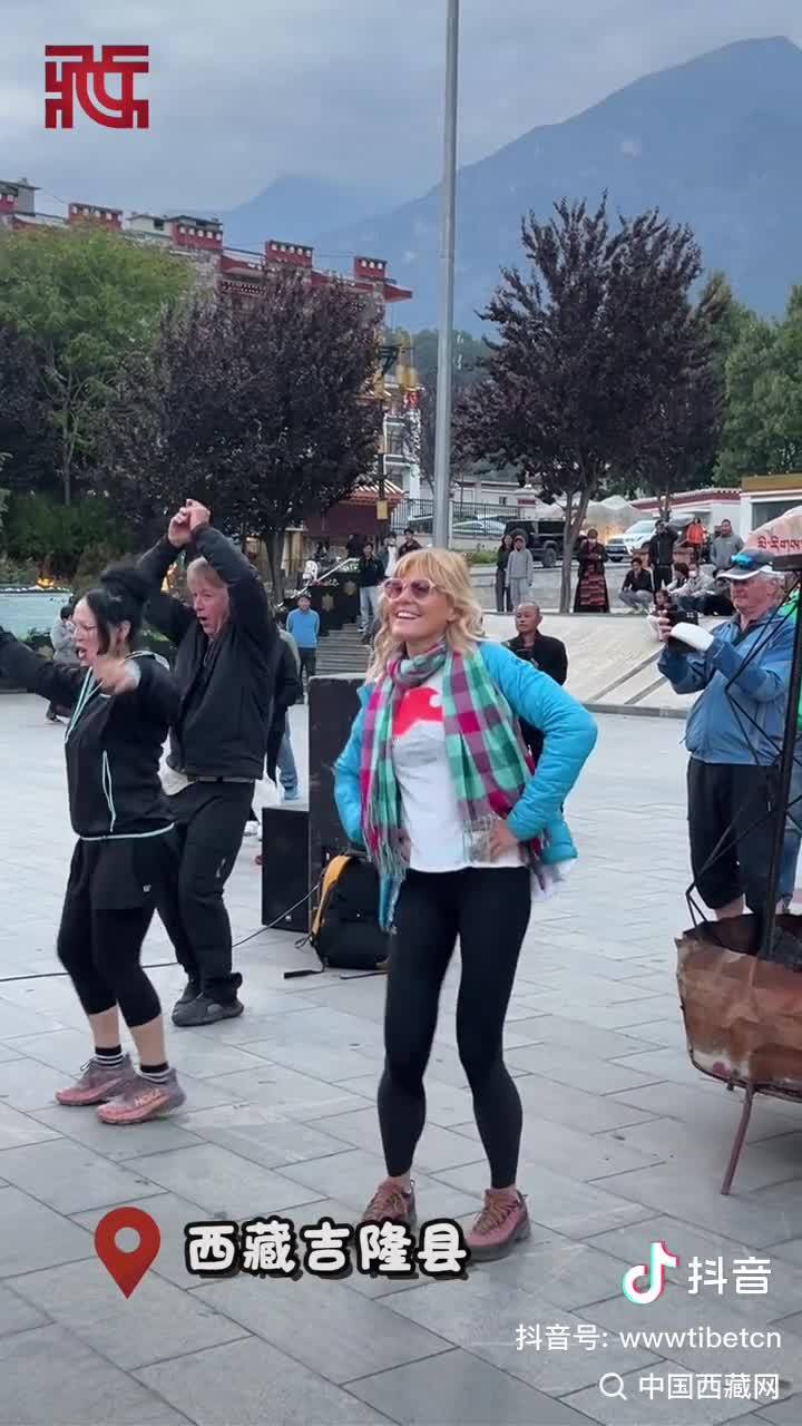 Czech Young Lady: I Have a Deep Affection for the Land of Xizang