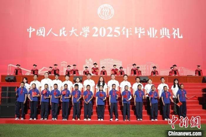 跨越4000公里 赴一場升旗之約——西藏日喀則定日縣26名小學生圓夢首都
