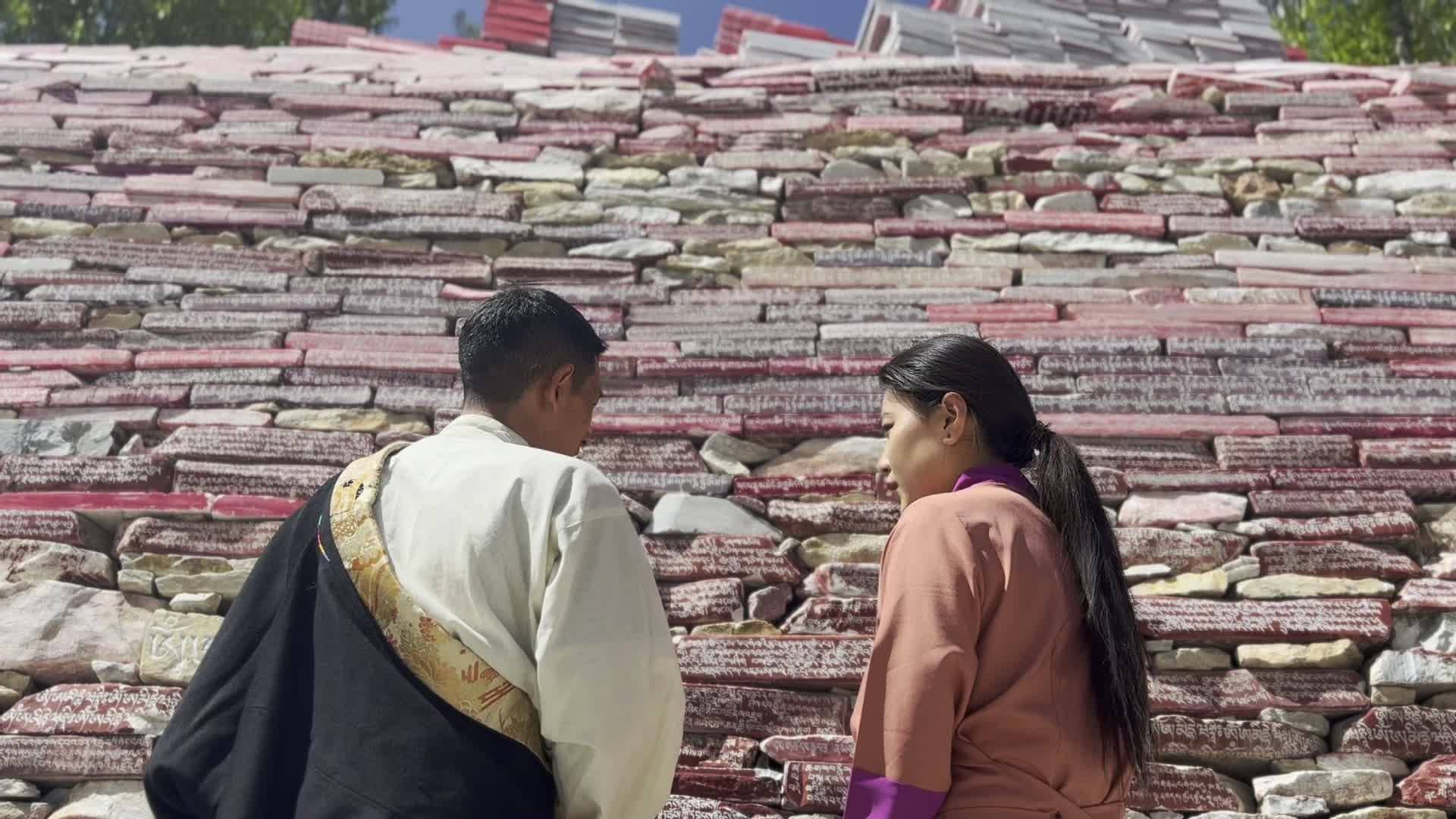 Take a video tour of the Gyanag Mani stones with carved Mantras in Yushu