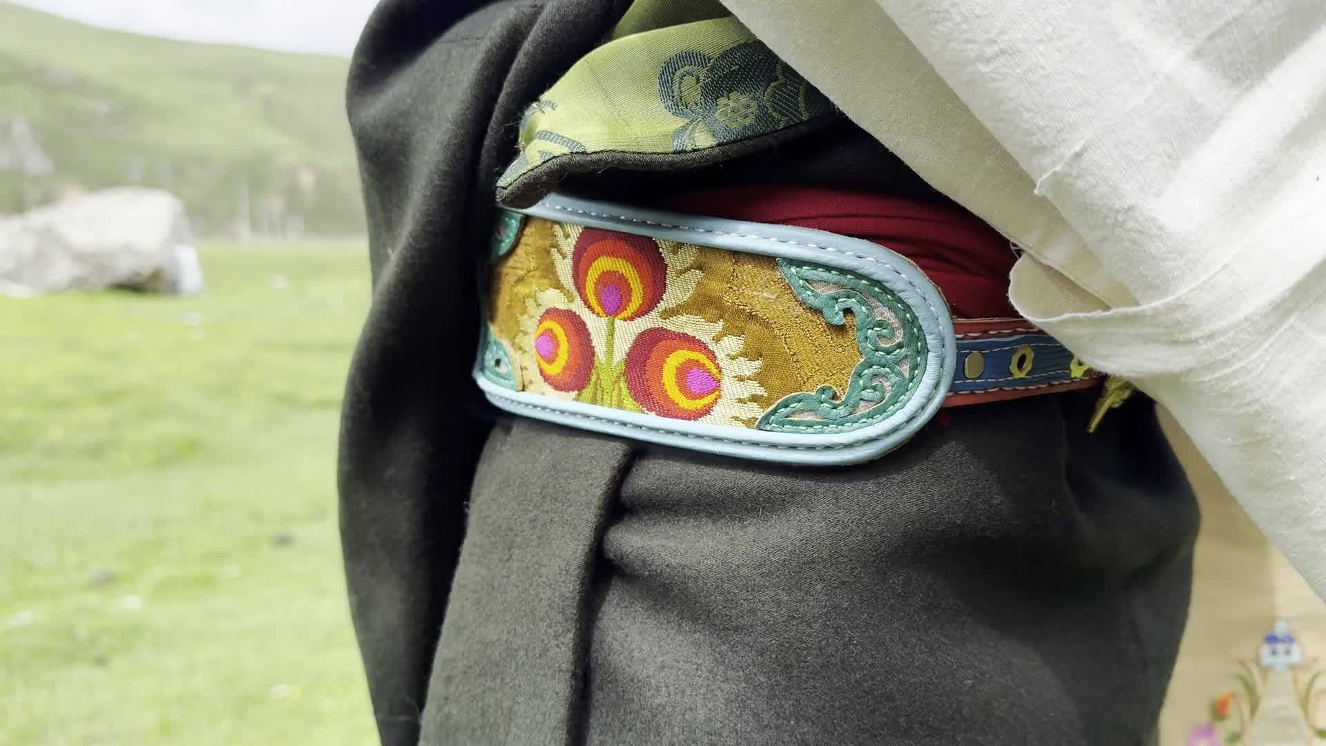 Click the video and experience the unique charm of Khampa costume with Ngodrup in Yushu