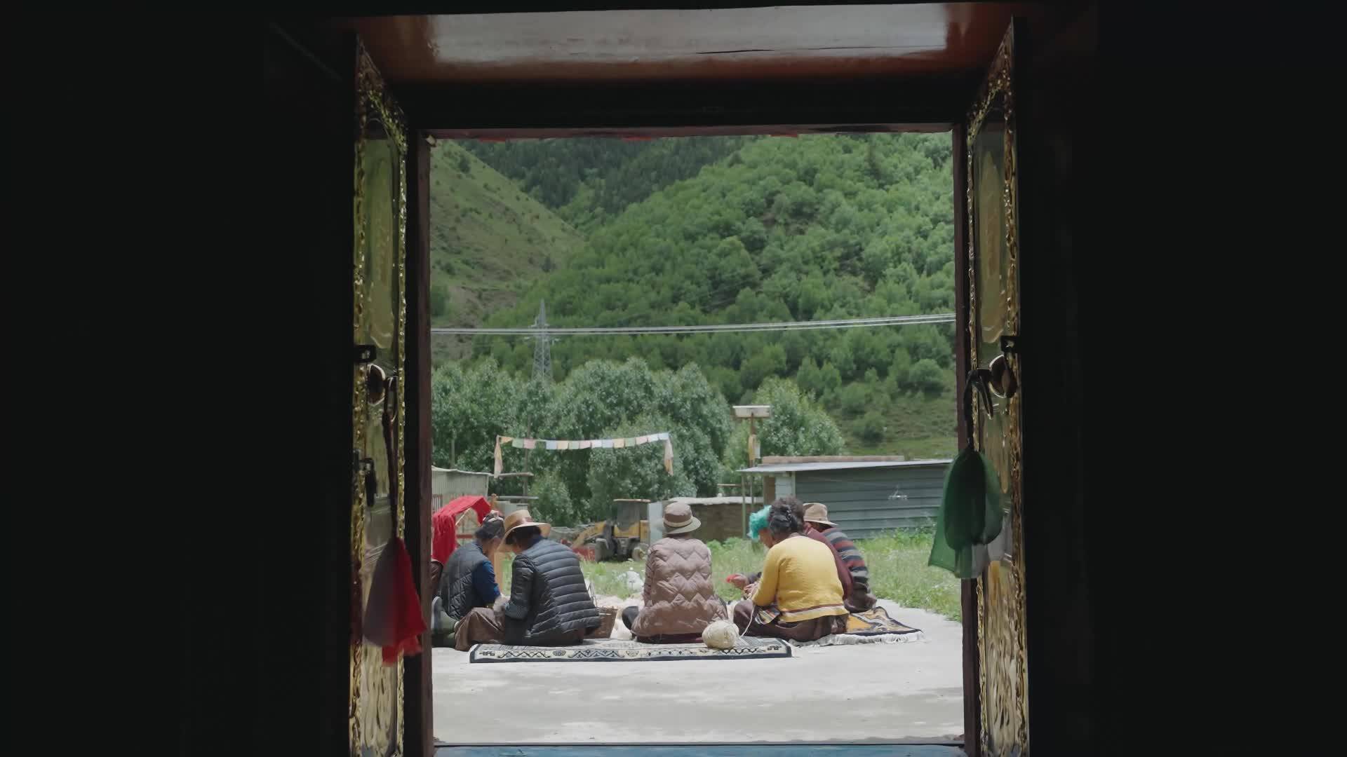 Washed, sun-dried and combed, wool awakes between Tibetan women’s fingers