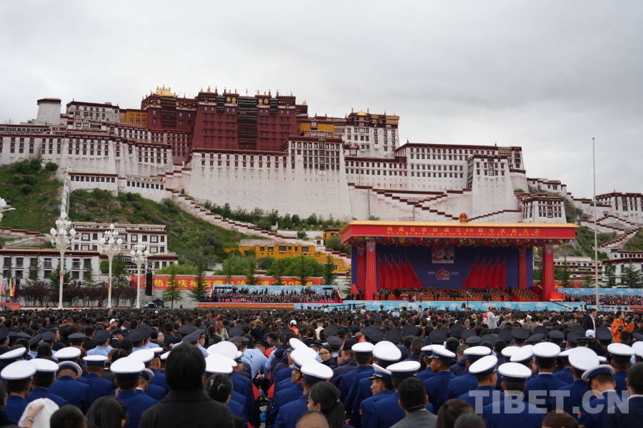 现场直击：西藏自治区成立60周年庆祝大会