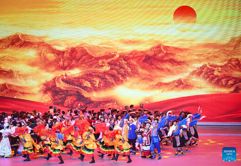 Gala held in Lhasa to mark 60th founding anniv. of Xizang Autonomous Region
