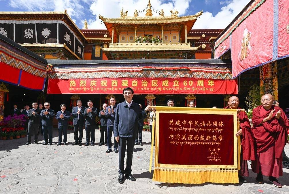 Central delegation visits officials, residents in Lhasa