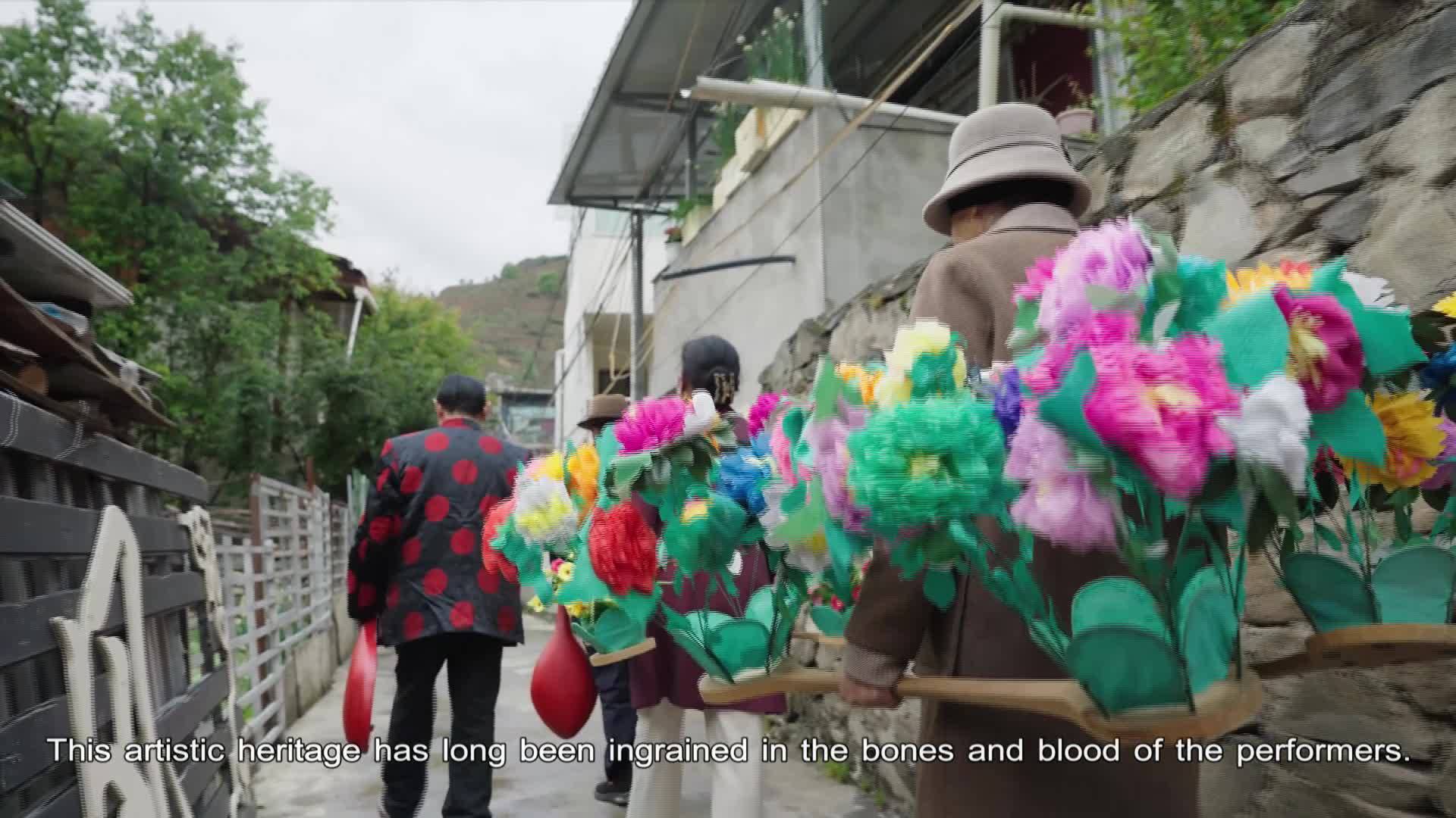Shambhala on Fingertips Episode 4 Flower Performance: Blossoms Grace Minjiang River; Lanters Illuminate Songpan