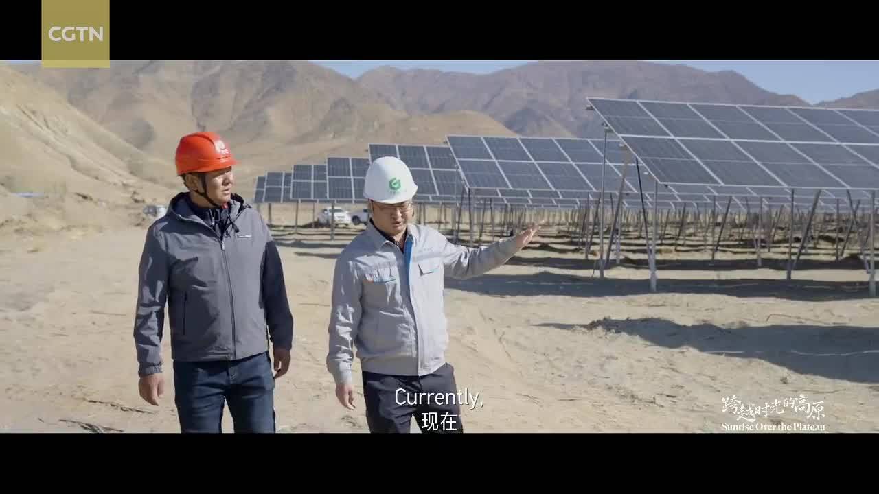 Sunrise over the Plateau: Vibrant Roof of the World