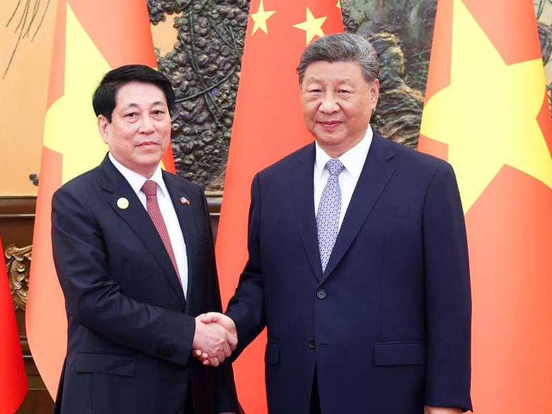 习近平会见越南国家主席梁强