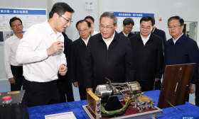 李强在甘肃、青海调研时强调 统筹推进高质量发展和高水平保护 构建体现本地特色和优势的现代化产业体系