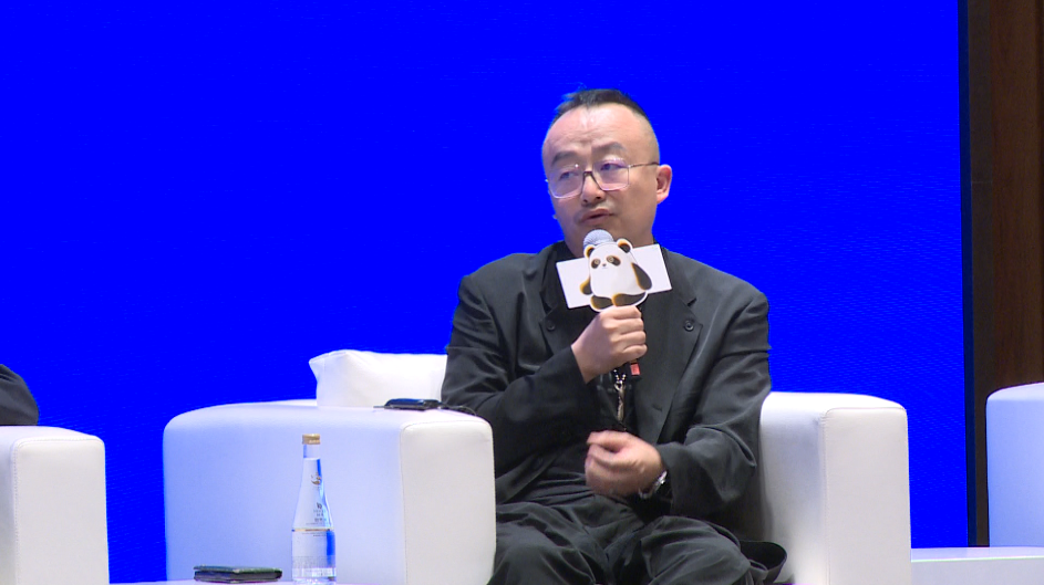 《三体》导演杨磊：AI是重要工具，但内容创作的核心永远是人丨共聚“金熊猫”
