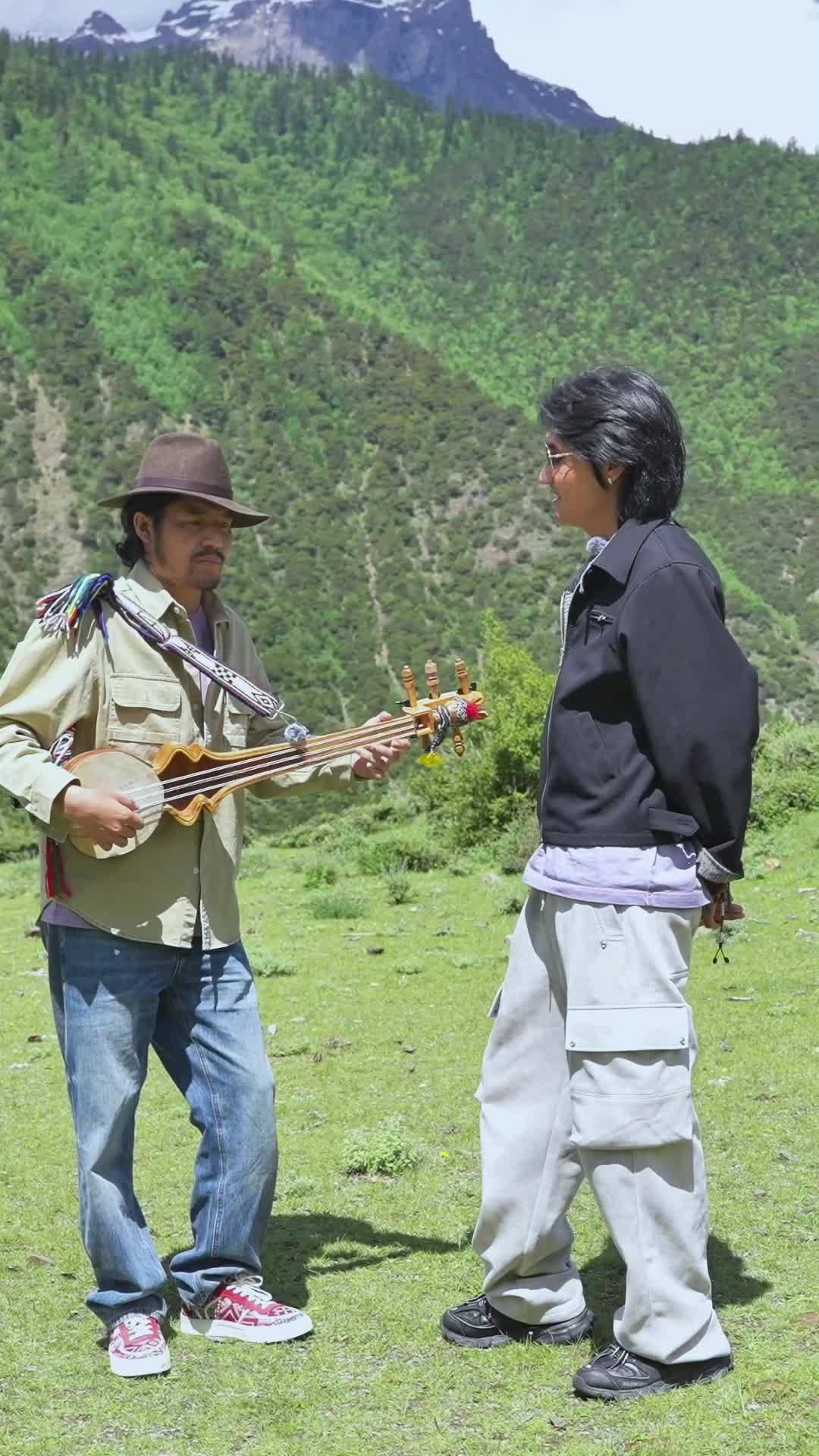Singing clip of Tibetan song
Singing clip of Tibetan song