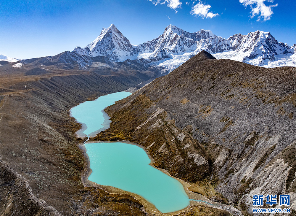 ལྷོ་བྲག་གི་གངས་རི་དང་མཚེའུ།