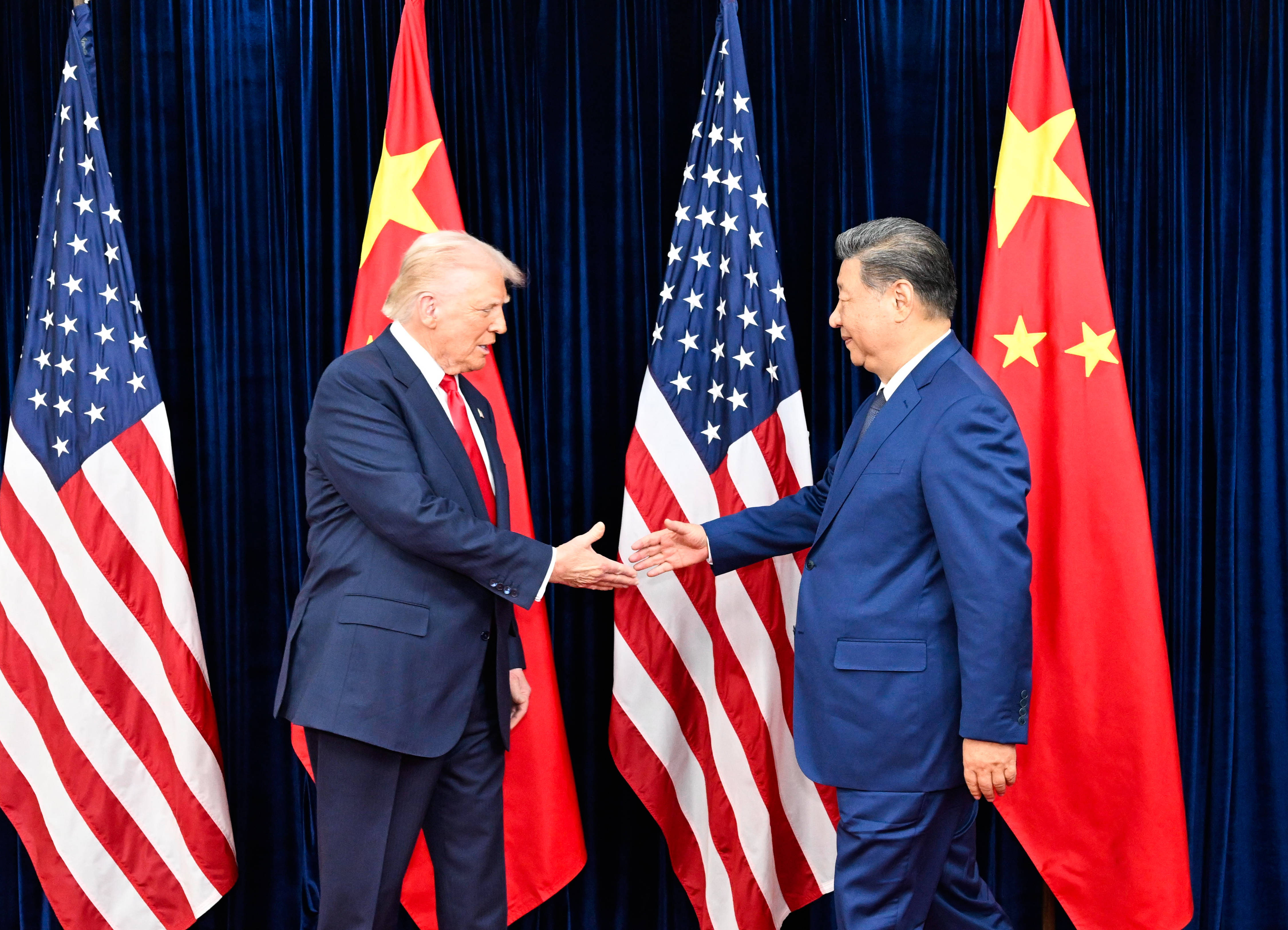 习近平同美国总统特朗普在釜山举行会晤