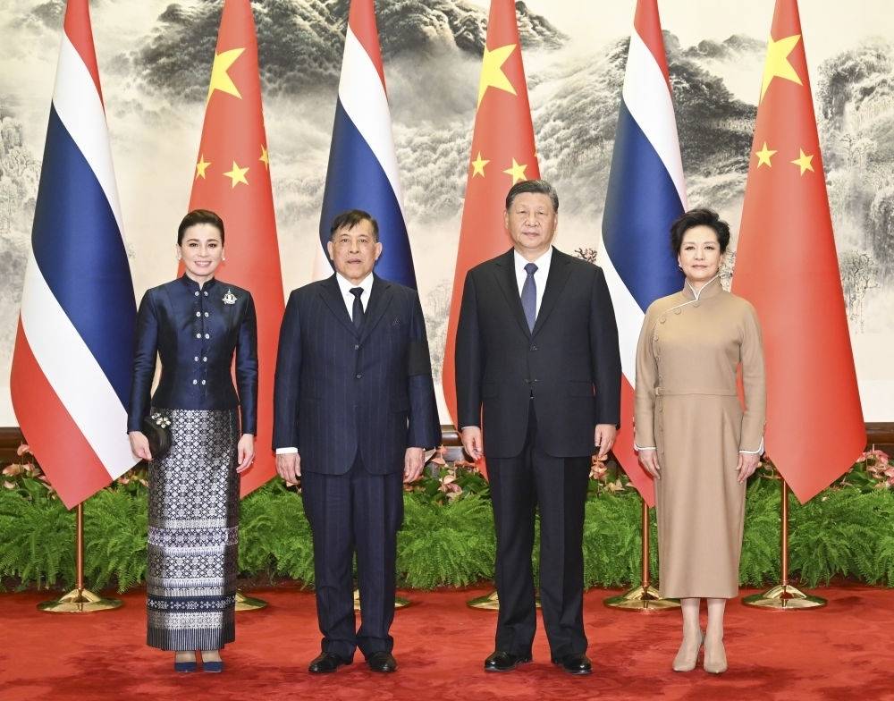 习近平会见泰国国王哇集拉隆功