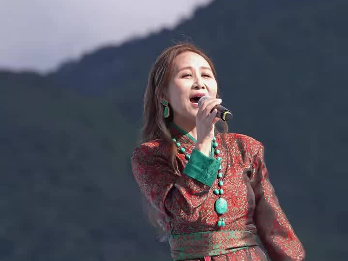 Singing clip of Tibetan song