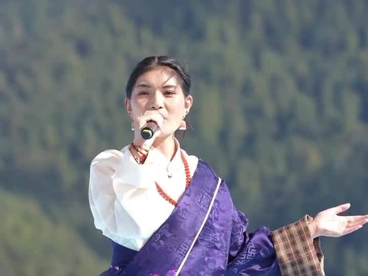 Singing clip of Tibetan song
