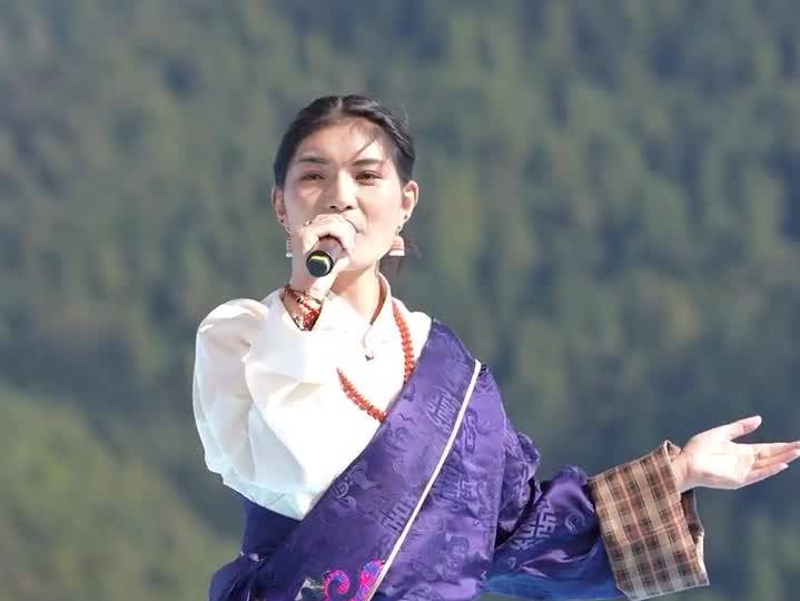 Singing clip of Tibetan song