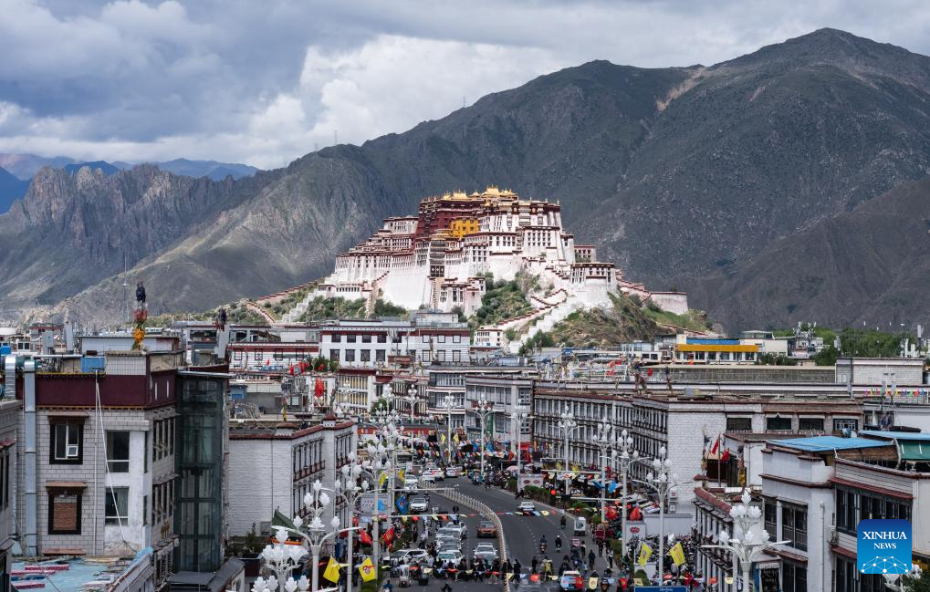 Xizang expands elderly care faster than its population growth