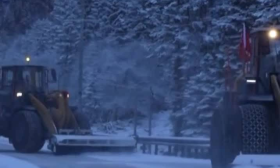 阿坝州理县全力破冰保通护出行