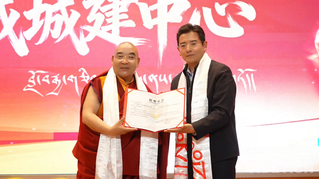 《萨迦噶彭宝典宝库》捐赠仪式在西藏自治区藏医院举行