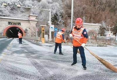 【春运众生相】以雪山为岗 与隧道为伴 守好川藏天险“第一关”