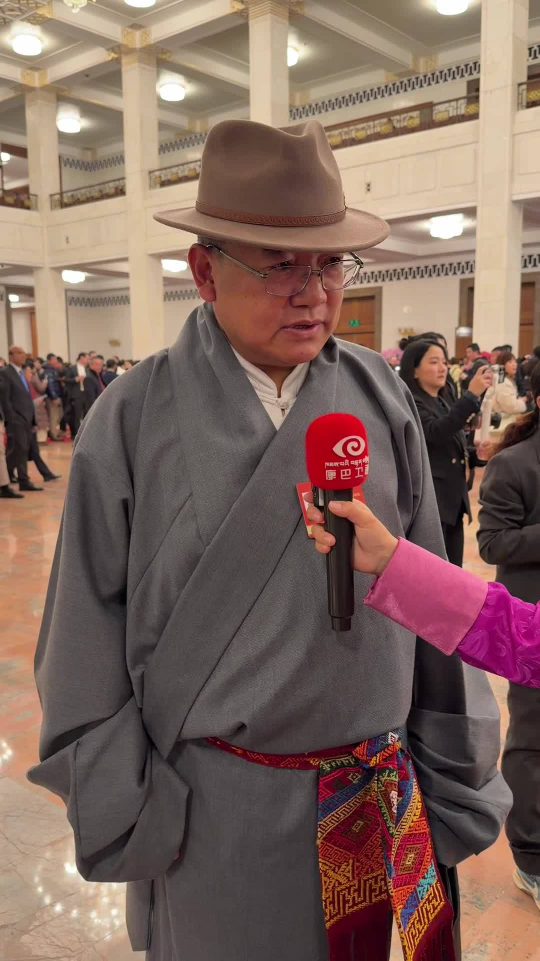 Nyagyaltsen, a deputy to the 14th National People's Congress, said he mainly focuses on environmental protection and clean energy development in Tibetan-inhabited areas