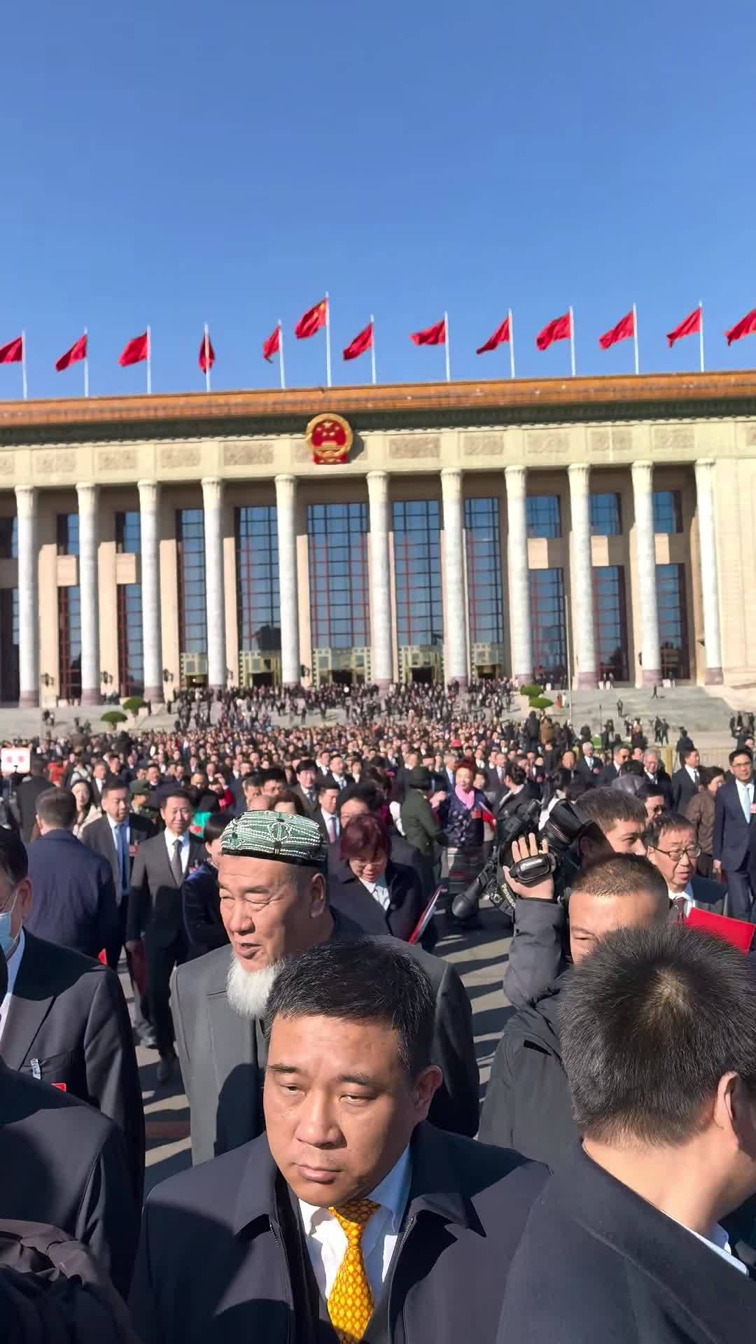 The fourth session of the 14th National Committee of the Chinese People's Political Consultative Conference held its closing meeting