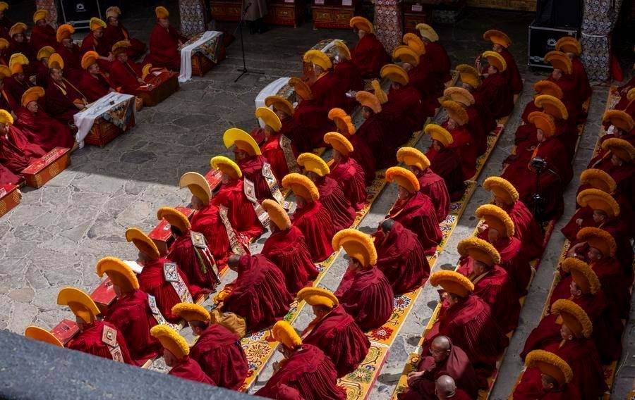 InXizang | 13 monks receive doctoral degree equivalent in Tibetan Buddhism in China's Xizang