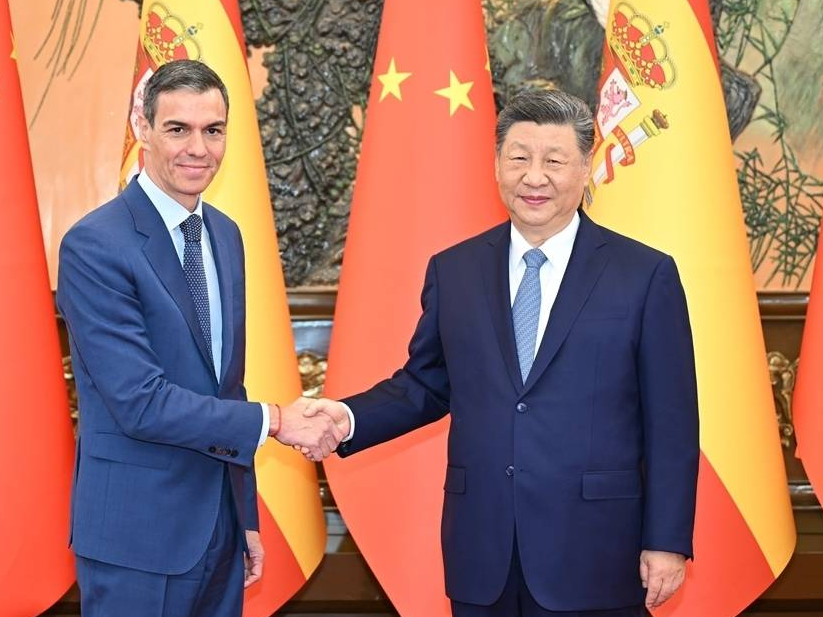 习近平会见西班牙首相桑切斯