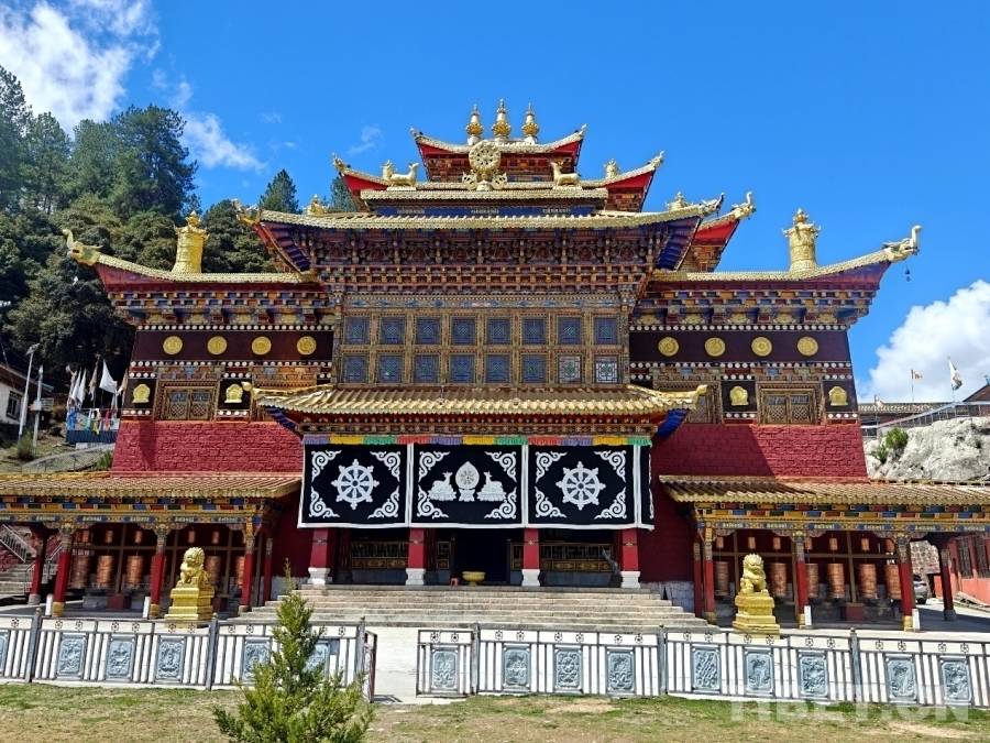 Monks at Dordong Monastery Actively Learn the Standard Spoken and Written Chinese language