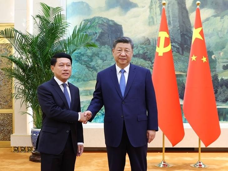习近平会见老挝人民革命党中央总书记、国家主席特使沙伦赛