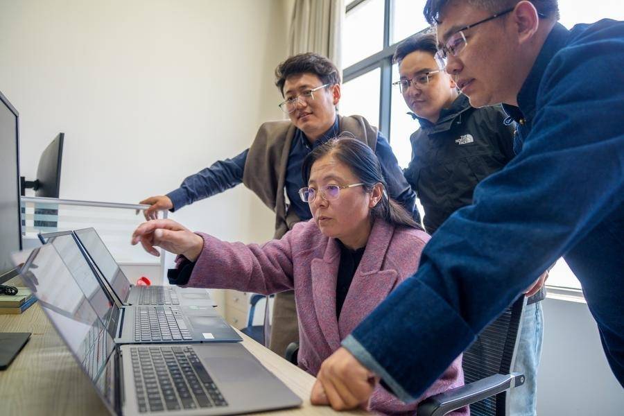 InXizang | University professor dedicated to AI talents cultivation & cultural heritages protection
