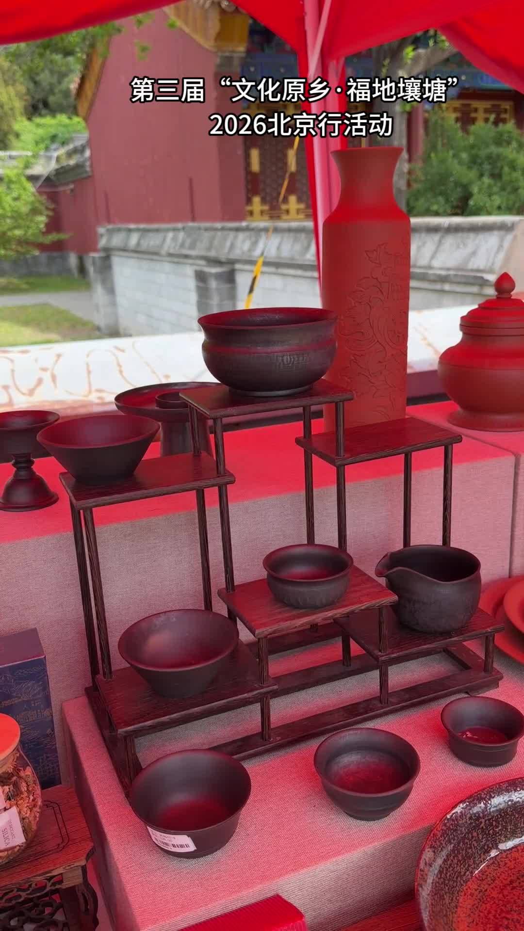 Explore hundreds of exquisite intangible cultural heritage pieces, immerse yourself in hands-on craft workshops, and stroll through a unique cultural market in the 3rd Rangtang Beijing Tour!