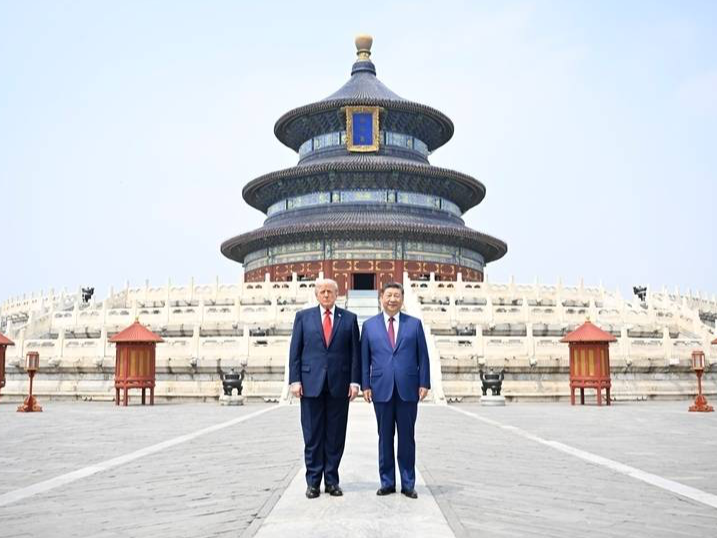 习近平同美国总统特朗普参观天坛