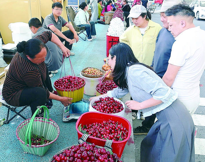 汶川县季节性水果交易区投用即“热”