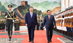 习近平同缅甸总统敏昂莱会谈